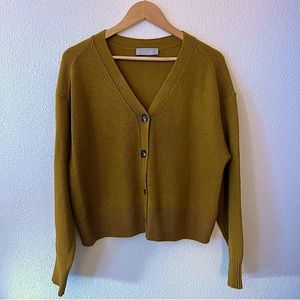 Everlane The Cashmere Cardigan in Camel
